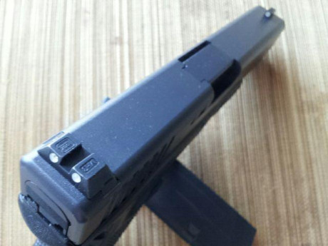 Vendo glock 4gen, viene con alza y punto glock de tritio, retenida sobre dimensionada y tres cargadores 01
