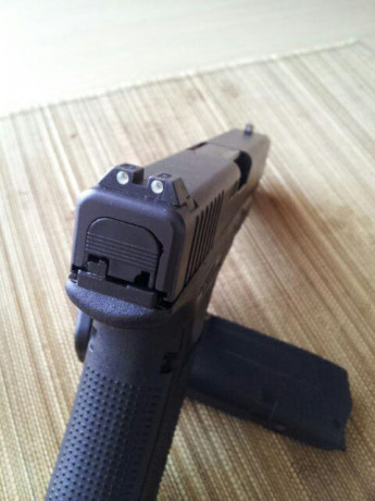 Vendo glock 4gen, viene con alza y punto glock de tritio, retenida sobre dimensionada y tres cargadores 00