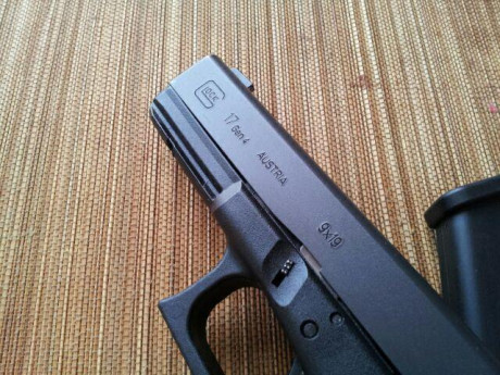 Vendo glock 4gen, viene con alza y punto glock de tritio, retenida sobre dimensionada y tres cargadores 11