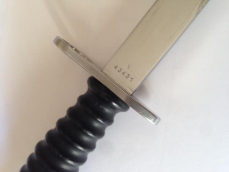  Hola a todos:

Vendo esta Machete Bayoneta Suiza modelo 1957 para fusil de asalto Sig-57

Esta fabricada 01