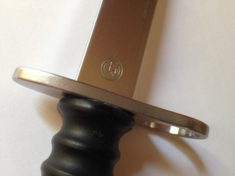  Hola a todos:

Vendo esta Machete Bayoneta Suiza modelo 1957 para fusil de asalto Sig-57

Esta fabricada 00