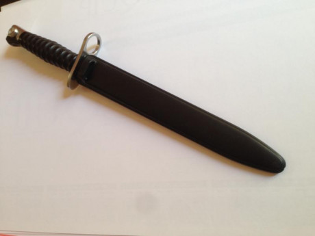  Hola a todos:

Vendo esta Machete Bayoneta Suiza modelo 1957 para fusil de asalto Sig-57

Esta fabricada 12