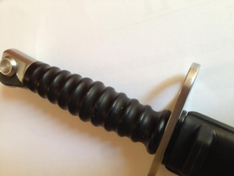  Hola a todos:

Vendo esta Machete Bayoneta Suiza modelo 1957 para fusil de asalto Sig-57

Esta fabricada 10