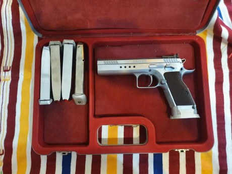 Hola muy buenas.
Pues nada que sigue en venta 
Muy a mi pesas vengo el equipo que compre para hacer ipsc, 01