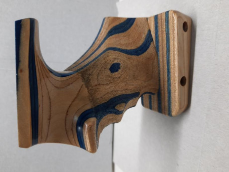 Vendo cacha laminada zurda para WALTHER GSP EXPERT, talla M. 140 euros envío incluido en la península. 02