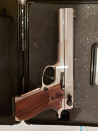Pongo a la venta esta pistola impecable de 9 mm SW952 de 6" es de un compañero ruego se pongan en 00