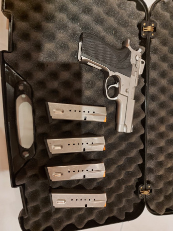 Pongo a la venta esta buena compañera de un amigo del club SW
9mm por favor ponerse en contacto con el 01