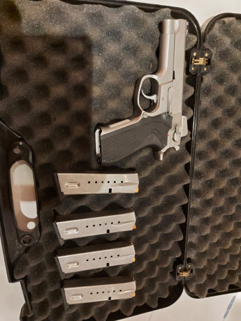 Pongo a la venta esta buena compañera de un amigo del club SW
9mm por favor ponerse en contacto con el 00