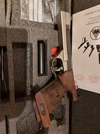 Pongo esta pistola de sobras conocida a la venta el calibre 22 super competitiva es de un compañero del 00