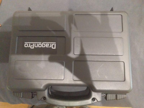 Hola compañeros, pongo a la venta una pistola astra ts22, con 3 juegos de cachas, unas anatómicas, las 01