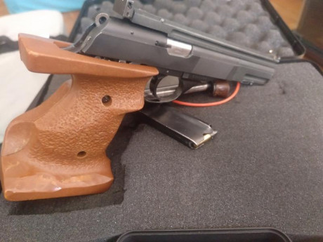 Hola compañeros, pongo a la venta una pistola astra ts22, con 3 juegos de cachas, unas anatómicas, las 00