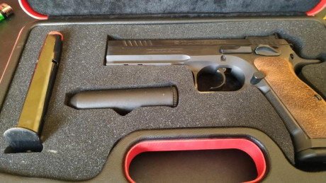 Vendo Tanfoglio Stock III, en perfectas condiciones, con dos cargadores y unos 300 disparos como mucho, 00