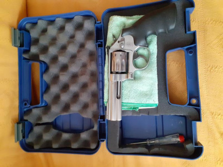 Vendo revolver  SMITH&WESON calibre 22 modelo 617.Precio 350E+portes.



                         12