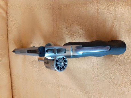 Vendo revolver  SMITH&WESON calibre 22 modelo 617.Precio 350E+portes.



                         11