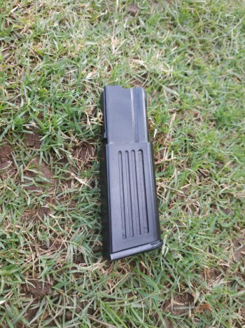 Pues eso, busco el cargador de esta Carabina semiautomática, en nuevo y si es usado, que esté en funcionamiento, 00