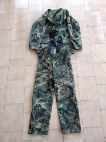 Vendo en conjunto el siguiente material:

Traje Intemperie Boscoso
Uniforme Boscoso Guerrera, pantalon 00