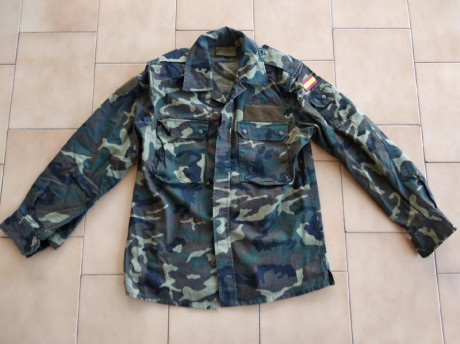 Vendo en conjunto el siguiente material:

Traje Intemperie Boscoso
Uniforme Boscoso Guerrera, pantalon 12