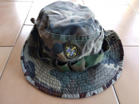 Vendo en conjunto el siguiente material:

Traje Intemperie Boscoso
Uniforme Boscoso Guerrera, pantalon 11