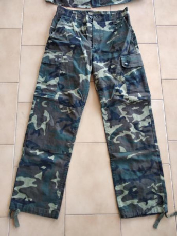 Vendo en conjunto el siguiente material:

Traje Intemperie Boscoso
Uniforme Boscoso Guerrera, pantalon 10