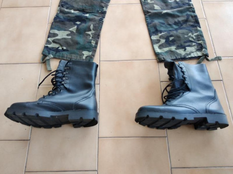 Vendo en conjunto el siguiente material:

Traje Intemperie Boscoso
Uniforme Boscoso Guerrera, pantalon 22