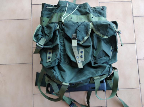 Vendo en conjunto el siguiente material:

Traje Intemperie Boscoso
Uniforme Boscoso Guerrera, pantalon 21