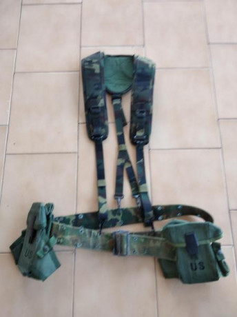 Vendo en conjunto el siguiente material:

Traje Intemperie Boscoso
Uniforme Boscoso Guerrera, pantalon 20