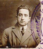  EN RECUERDO Y HOMENAJE A LOS QUE YA NO ESTÁN. 

Si pones en  GOOGLE    PASAPORTES EN LA MEMORIA   da 20