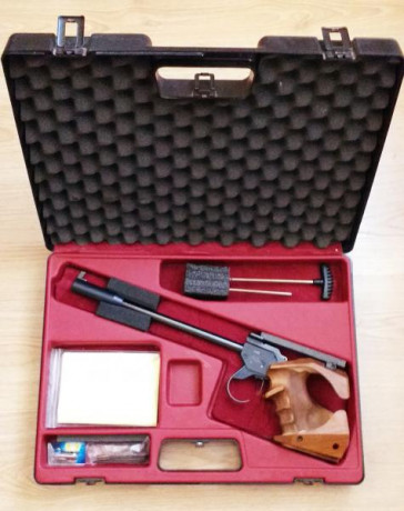 Se vende pistola Morini CM84E electrónica cal.22 + maletin y complementos originales con poco uso.
Cacha 02