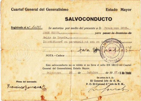  EN RECUERDO Y HOMENAJE A LOS QUE YA NO ESTÁN. 

Si pones en  GOOGLE    PASAPORTES EN LA MEMORIA   da 40