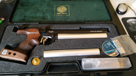 Vendo pistola comprada en diciembre de 2019, dos cargadores de 5 tiros y uno de un tiro. La pistola está 00