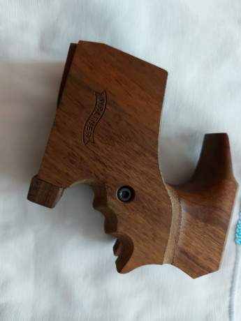 Vendo cacha zurdo talla S para la Walther LP400 precio a convenir alrededor de los 100 € casi de estreno 02