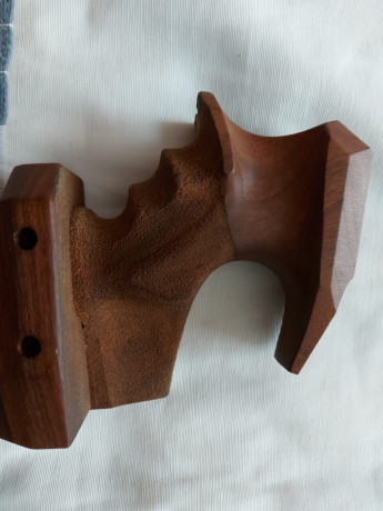 Vendo cacha zurdo talla S para la Walther LP400 precio a convenir alrededor de los 100 € casi de estreno 00