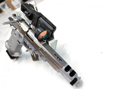 Buenas tardes:
Un amigo me a pedido que le anuncie esta pistola , se trata de una STI GRAND MASTER con 00