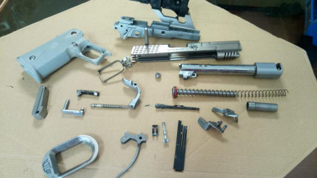 Buenas tardes:
Un amigo me a pedido que le anuncie esta pistola , se trata de una STI GRAND MASTER con 10