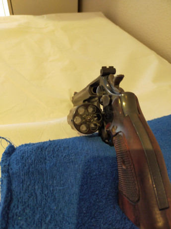 Hola .vendo revolver smith wesson mod 586 de 6 pulgadas calibre 357 magnum en perfecto estado pido por 00