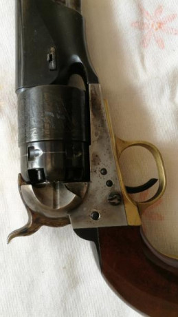 VENDIDO. Hola vendo revolver de avancarga 1860 calibre 44 de Aldo Uberti en buen estado. Precio 200 euros 01