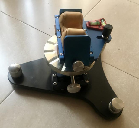 La torreta es la que se detalla en el siguiente enlace, fabricada por Antonio Ballarà:
https://es-es.facebook.com/torretasBenchRest/
Muy 51