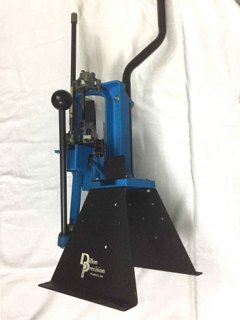  VENDIDA 

OFERTA A MUY BUEN PRECIO. Material de recarga y complementos usados pero repasados y en estado 00