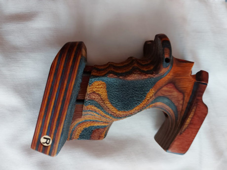 Vendo estás cachas anatómicas para zurdo sps talla M / gsp talla M /
Lp400 talla S
Precio de cada una 02