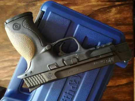 SMITH & WESSON M&P ProSeries, cal.9 mm.
+4 cargadores y funda de Kydex color arena.
Extras: lomo 02