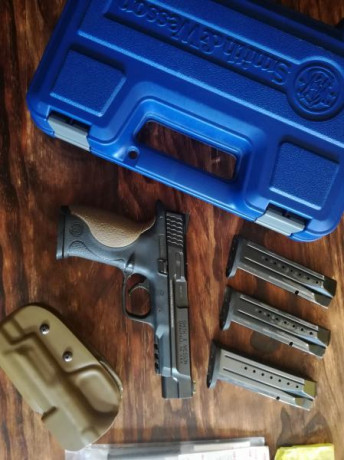 SMITH & WESSON M&P ProSeries, cal.9 mm.
+4 cargadores y funda de Kydex color arena.
Extras: lomo 01