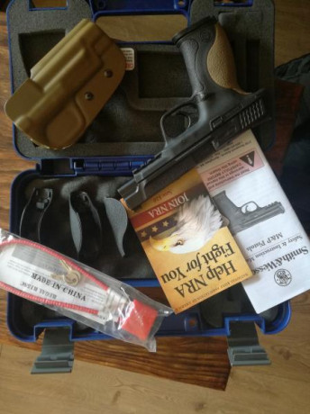 SMITH & WESSON M&P ProSeries, cal.9 mm.
+4 cargadores y funda de Kydex color arena.
Extras: lomo 00