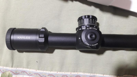 Visor en perfecto estado y poco uso, tiene retícula en 2º plano focal y corrección por click de 1/8 de 00