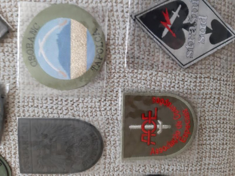 Lote de 28 parches militares extranjeros y nacionales. 30€
+Gastos de envío. En Valladolid. 22