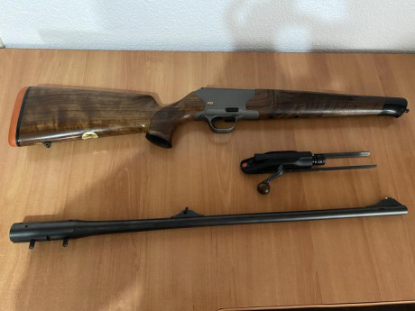 Se vende conjunto formado por Blaser r8 madera en calibre 375 hh, cañón magnaport .se añade Maletin blaser 01