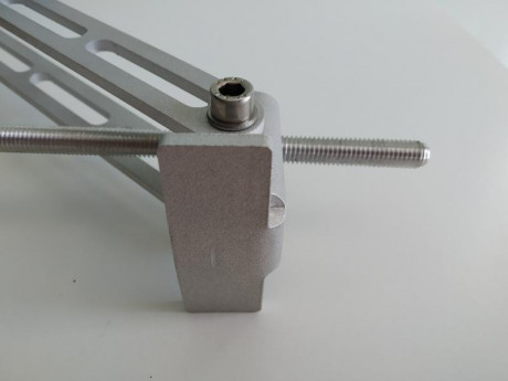 Bípode ligero MCA para F-Class o mini, nunca usado, nuevo a estrenar. 

Vendido 11