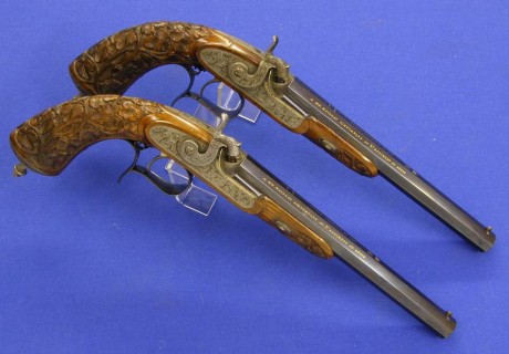 Voy a colocar unas fotos de un arma larga alemana de llave de mecha del siglo XVI. 171