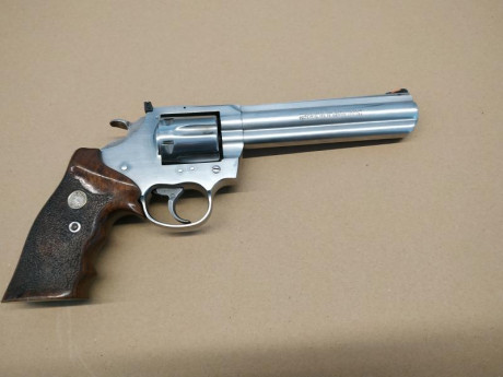 Vendo Colt King Cobra Inox. de 6". Se encuentra en Canarias y lo vendo por 500€ con los portes pagados. 01