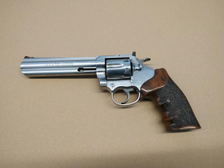 Vendo Colt King Cobra Inox. de 6". Se encuentra en Canarias y lo vendo por 500€ con los portes pagados. 00