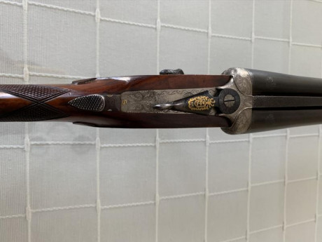 Se vende espectacular escopeta yuxtapuesta del calibre 20 con muy poco uso, muy ajustada sin holgura alguna. 01